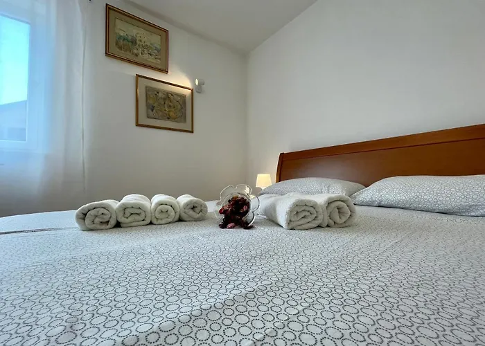 Apartments Matacin With Sea View
